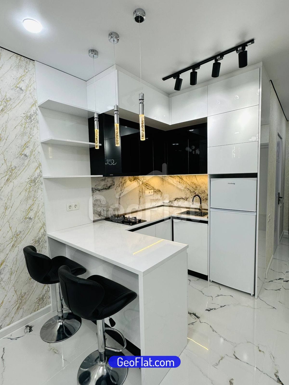 For sale: Apartment on Zhuli Shartava Avenue, Batumi — 43 m², 2-room, premium renovation, furnished with appliances, $83,000.