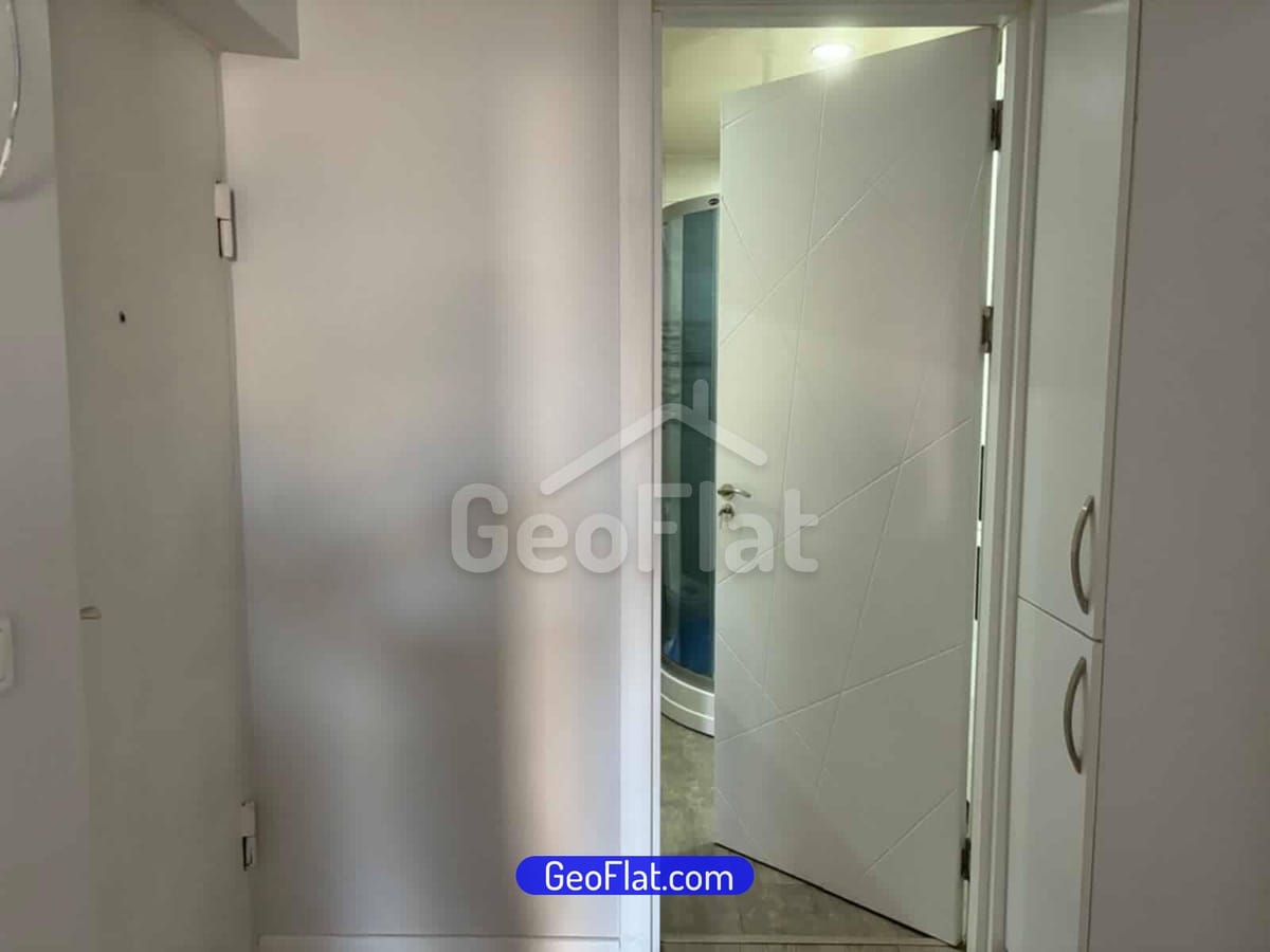 For sale: Apartment, 3-room (2 bedrooms), 72 m², Euro-style renovation, fully furnished — Ilia Chavchavadze Street, Batumi — $168,000