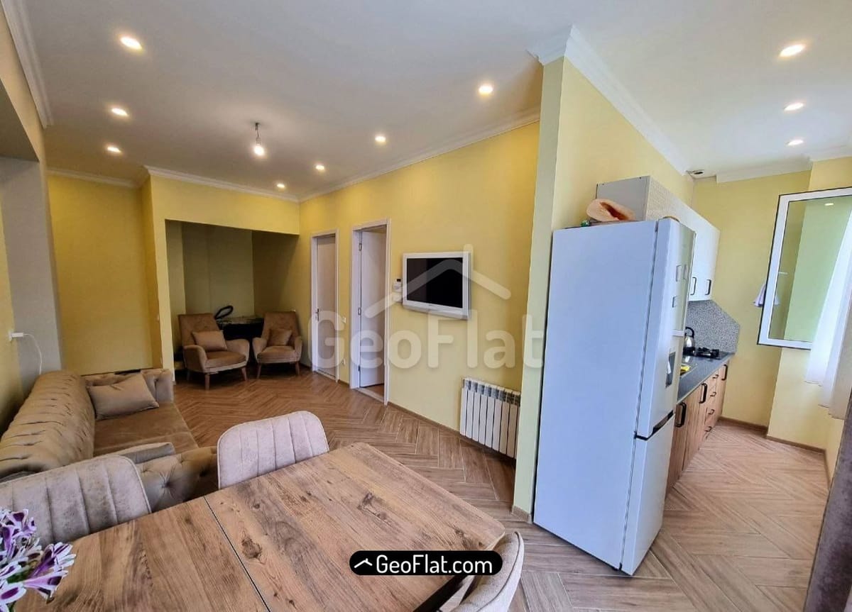 למכירה: דירה, 3 חדרים, 64 מ"ר, עם גימור חדש ומרוהטת ברחוב מיכאיל לרמונטוב בבאטומי — ב-96,000$.