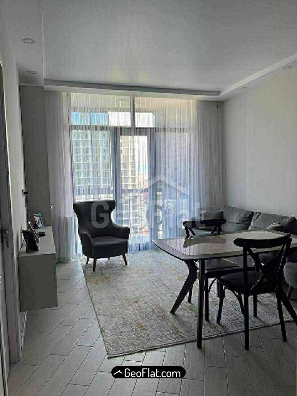 למכירה: דירה, חדשה, 3 חדרים, מרוהטת ומצוידת במכשירי חשמל ברחוב שריפה חימשיאשווילי, באטומי — 58 מ"ר, $103,000.