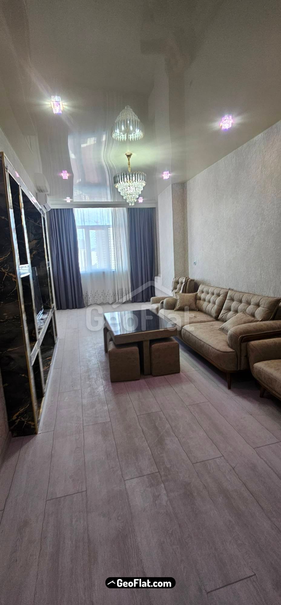 Продается новая 3-комнатная квартира (62.5 м²) с мебелью и бытовой техникой на улице Шалвы Инасаридзе в Батуми, с видом на море за $100,000.