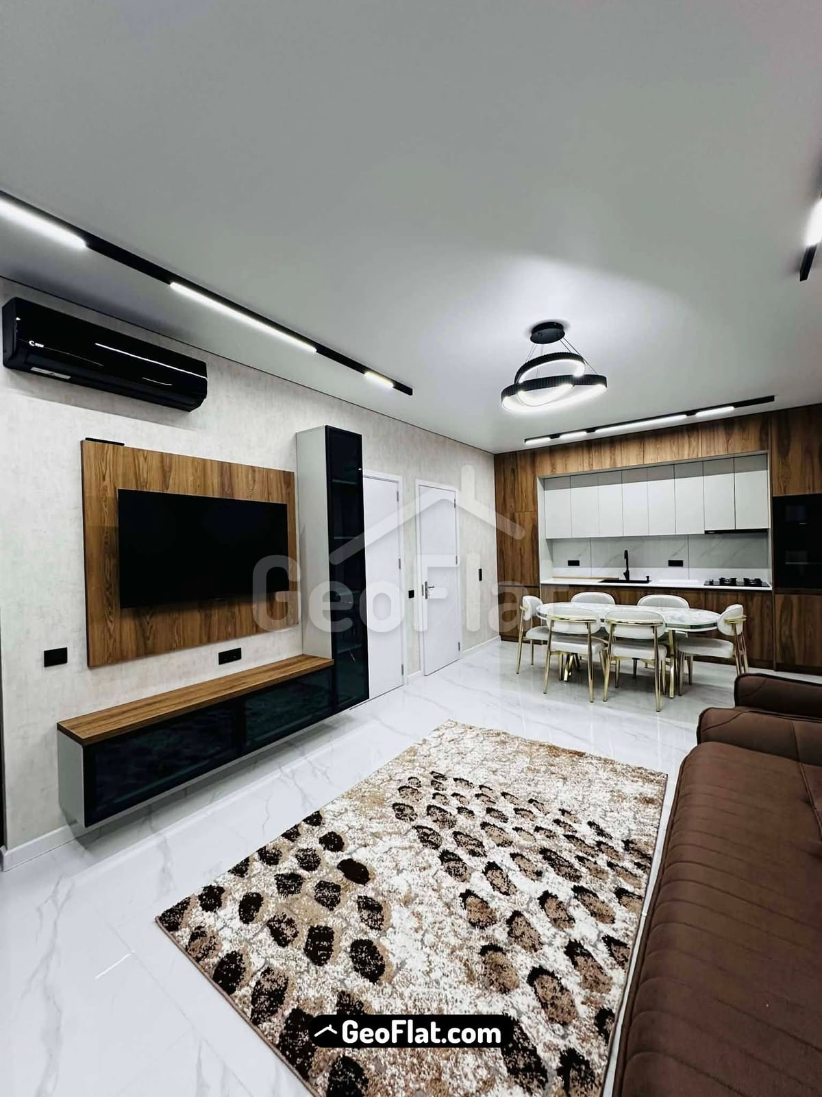 Продается новая 3-комнатная квартира площадью 58 м² на улице Шерифа Химшиашвили в Батуми с мебелью, бытовой техникой и видом на море за $135,000.